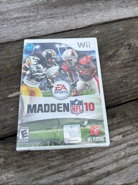Madden NFL 10 for Nintendo Wii - Official Game Released Aug.14, 2009 White/Green